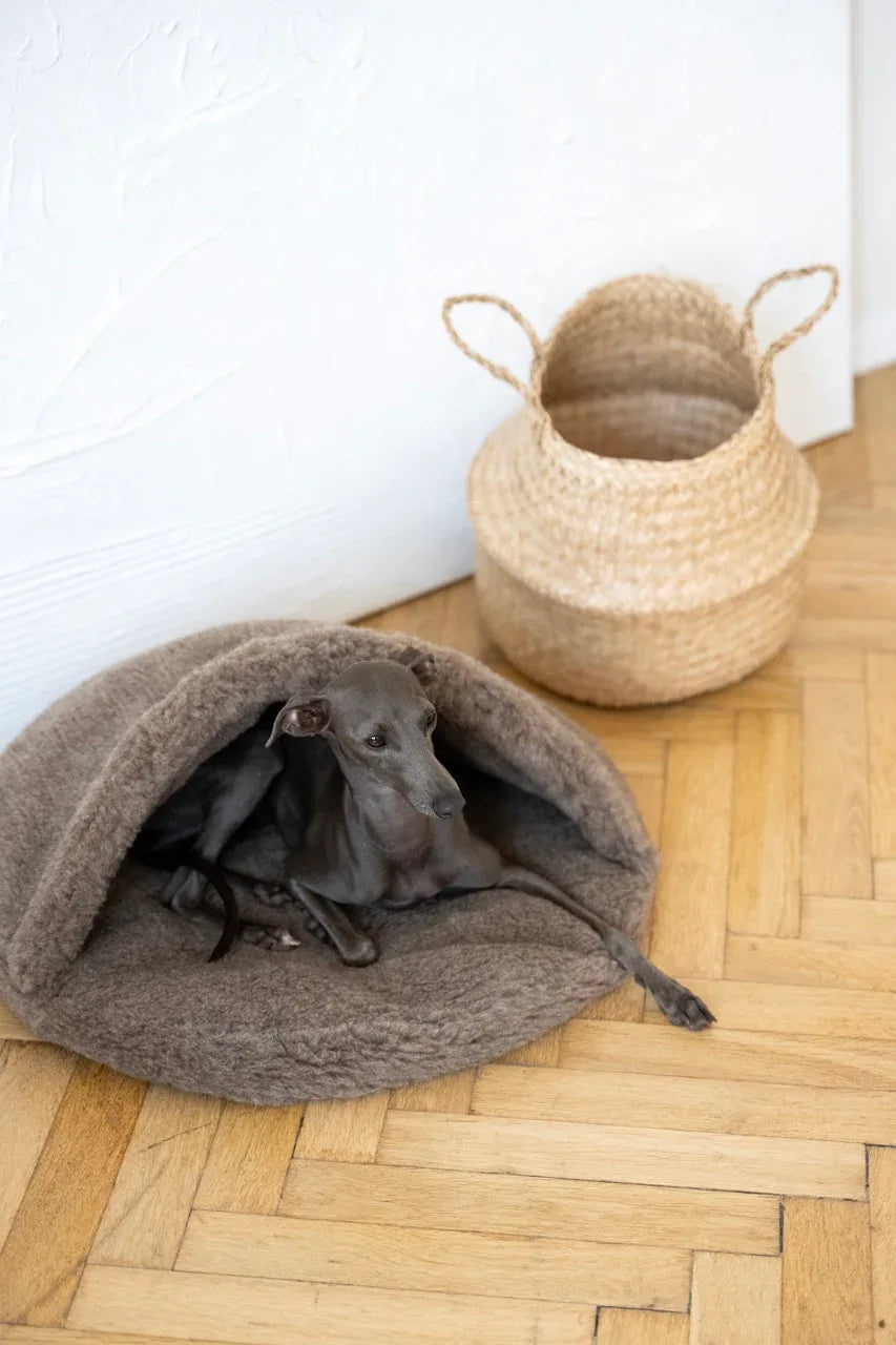 🐾 Cueva Cama de Lana Natural para Perros y Gatos – Refugio Acogedor Beige