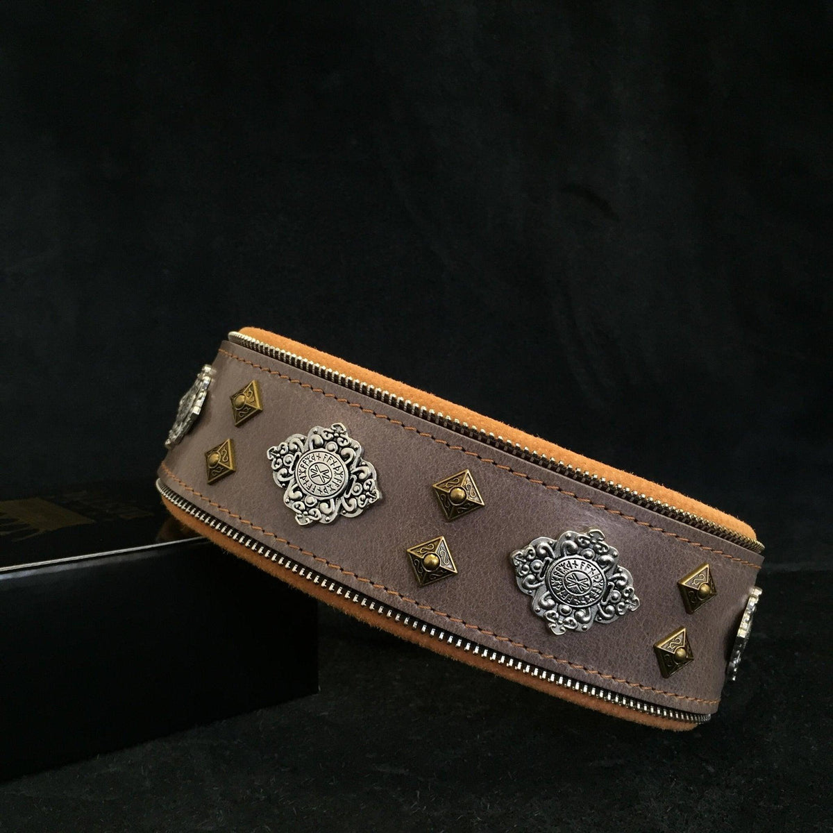 🐺 Collar de Cuero BESTIA AZTEC Grey – Elegancia, Fuerza y Diseño Exclusivo