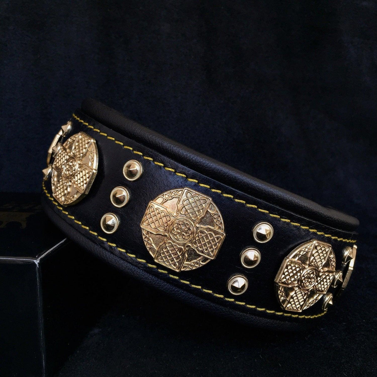 🐕 Collar de Cuero BESTIA MAXIMUS – Negro y Dorado | Lujo, Resistencia y Comodidad
